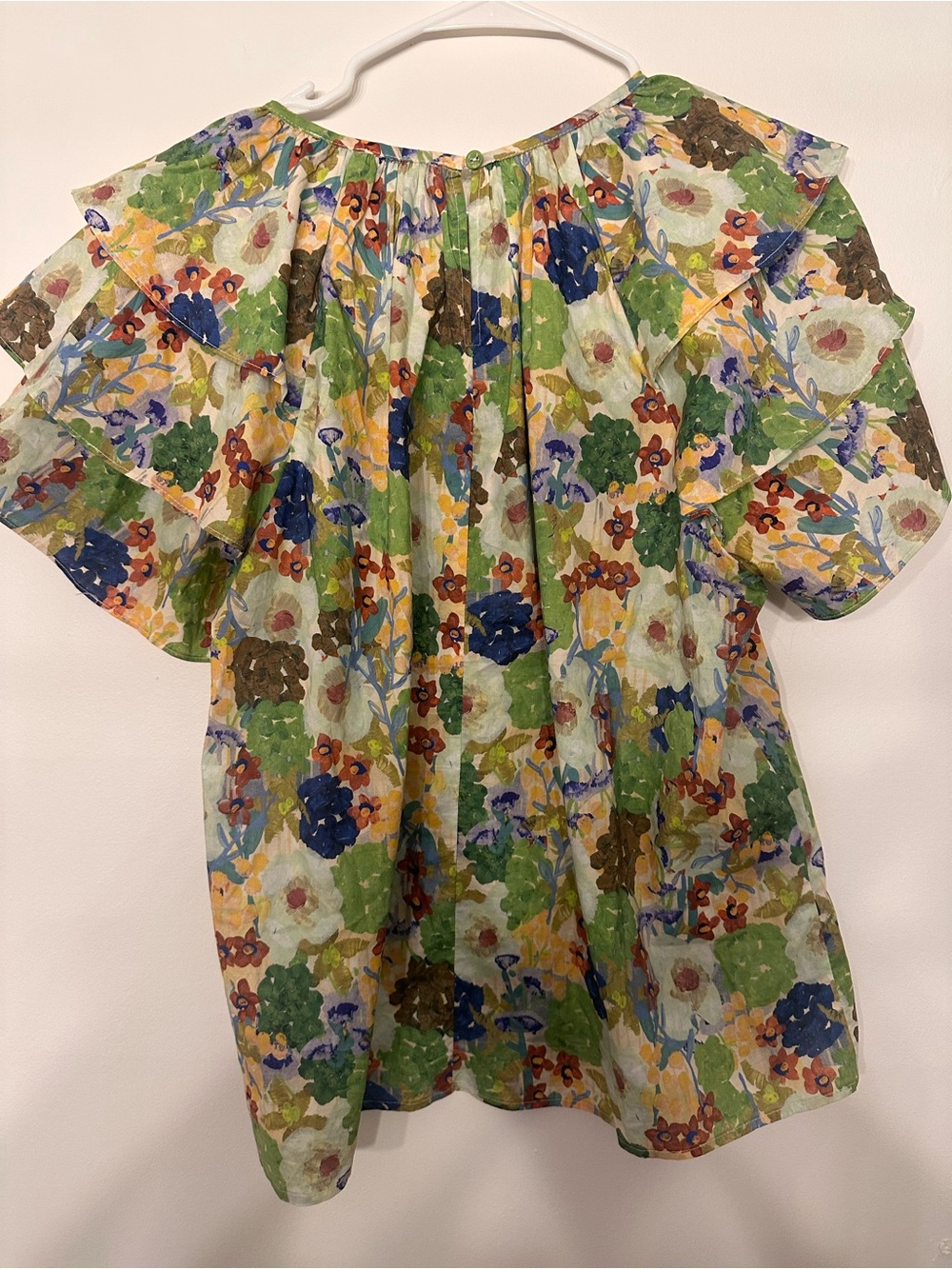 Entro Women’s Large Multicolor Floral Flutter Sleeve Blouse - Picture 2 of 3